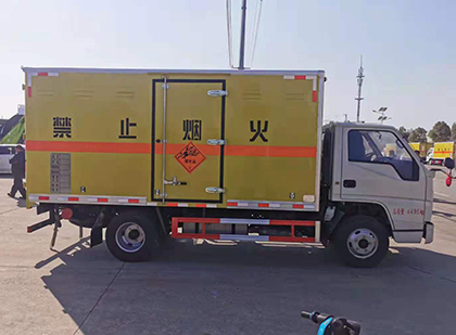 乳源爆破器材运输车工人安全操作规范与智能技术保障